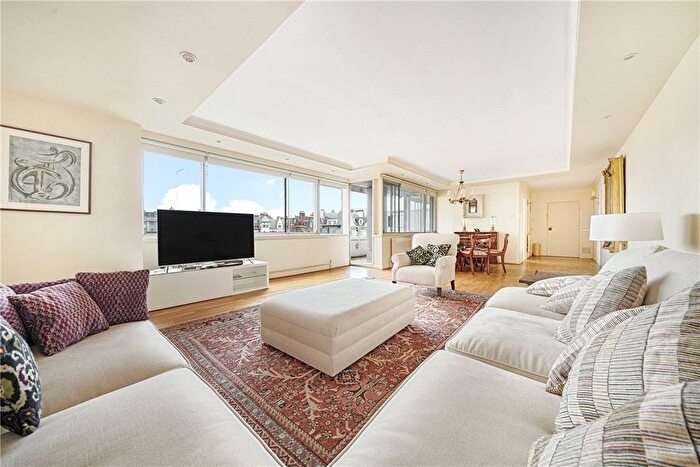 3 Bedroom Flat To Rent In George Street, London, W1U