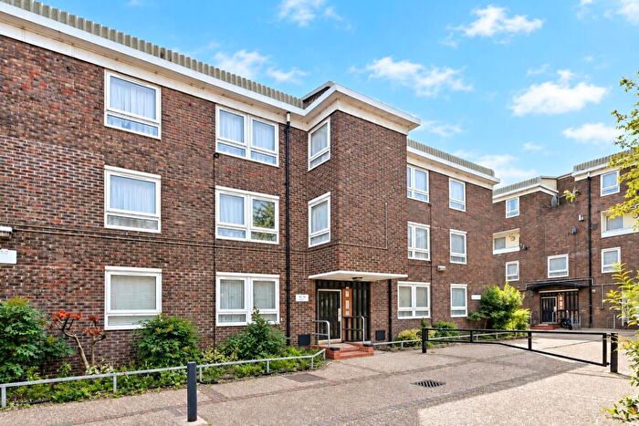 3 Bedroom Flat For Sale In Nairn Street, London, E14
