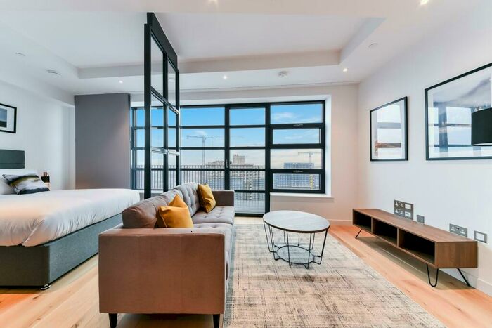 Apartment To Rent In Defoe House, London City Island, London, E14