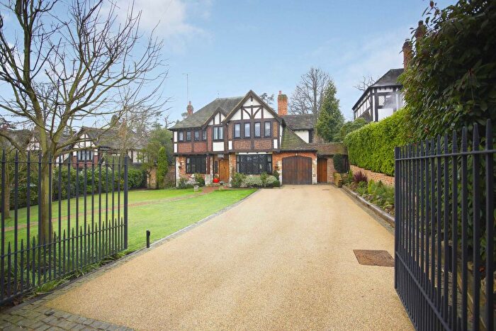 4 Bedroom Detached House For Sale In Chislehurst Road, Chislehurst, Kent, BR7
