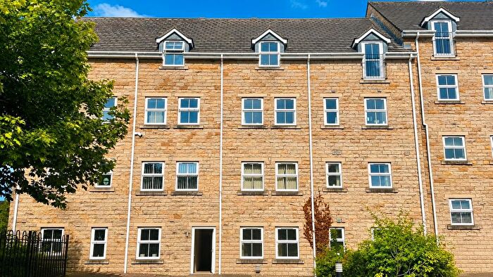 2 Bedroom Flat To Rent In Harrogate Road, Apperley Bridge, Bradford, BD10