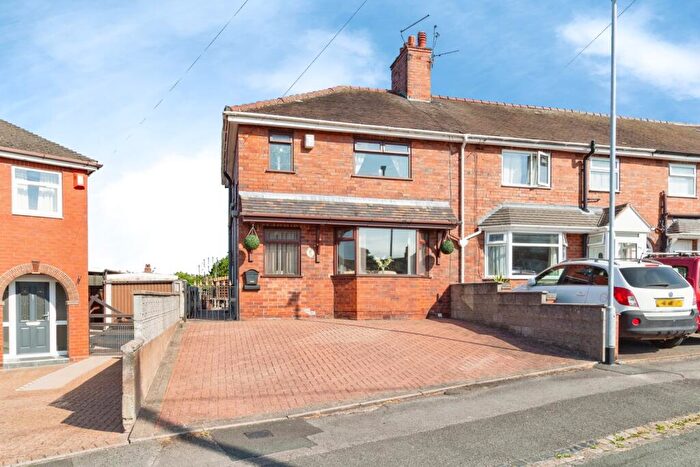 3 Bedroom End Of Terrace House For Sale In Mayfield Place, Newcastle, Staffordshire, ST5