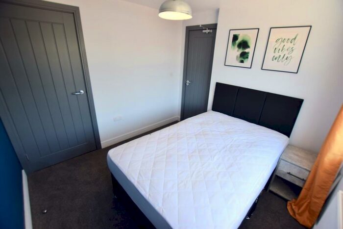 1 Bedroom Property To Rent In Tarrant Walk Walsgrave, Coventry West Midlands - Double Room In Professional House Share, CV2