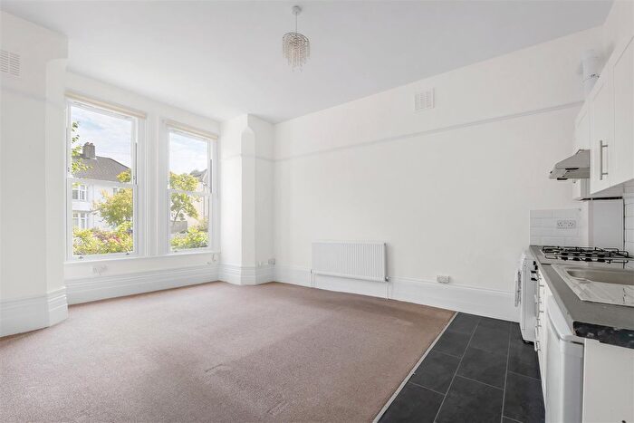1 Bedroom Flat To Rent In Howden Road, South Norwood, SE25