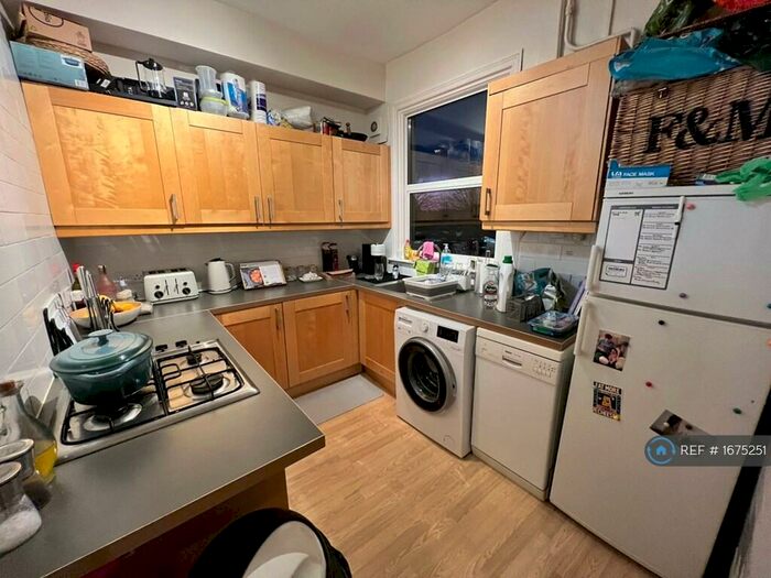 3 Bedroom Flat To Rent In Holly Park Road, London, N11