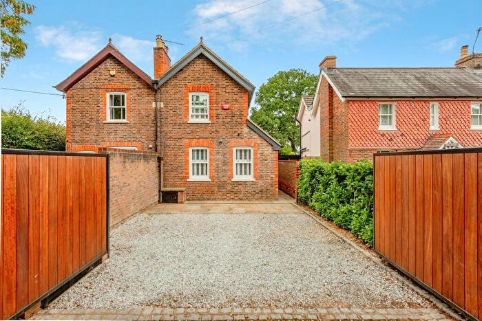 2 Bedroom Semi-Detached House For Sale In Copthorne Bank, Copthorne, Crawley, RH10