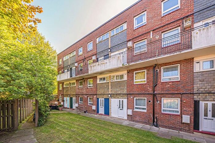 2 Bedroom Flat To Rent In Richmond Park Road, Kingston Upon Thames, KT2