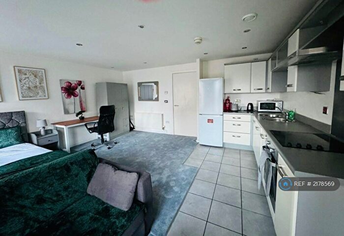 Studio To Rent In Masshouse Plaza, Birmingham, B5