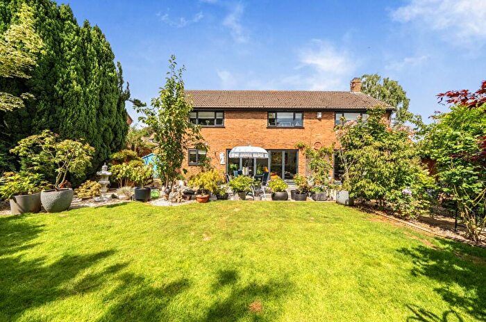 4 Bedroom Detached House For Sale In Sutton Acre, Flore, Northampton, NN7