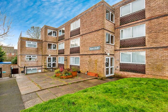 2 Bedroom Flat For Sale In Elm Green Close, Worcester, WR5