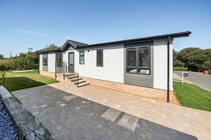 2 Bedroom Park Home For Sale In Bude, Cornwall, EX23