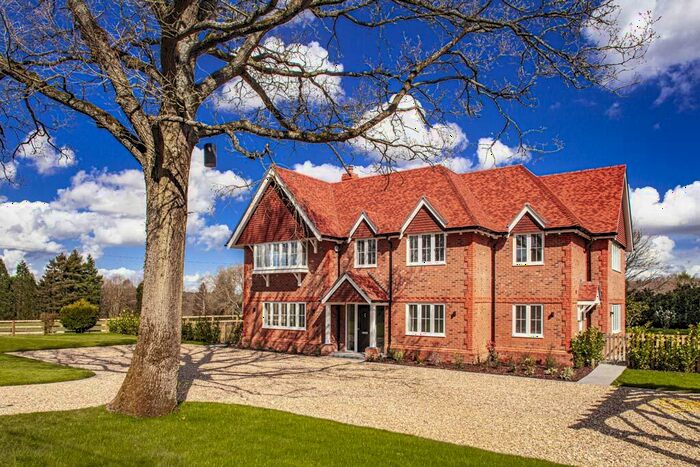 5 Bedroom Property For Sale In Orchard Lodge, Tutts Clump, RG7