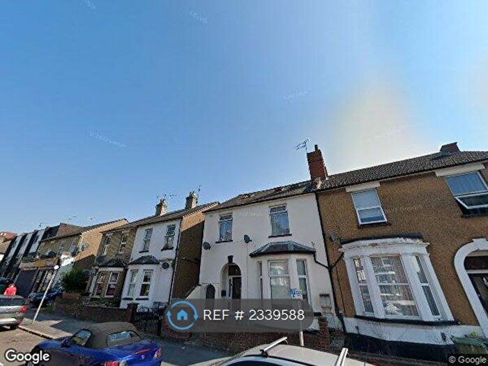 1 Bedroom Flat To Rent In Woodford Road, Watford, WD17