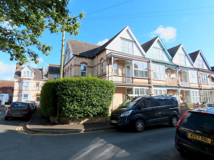 2 Bedroom Flat To Rent In Rock Avenue, Barnstaple, EX32