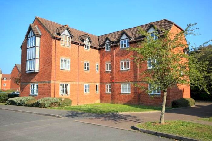 2 Bedroom Apartment To Rent In Charnwood House, Rembrandt Way, Reading, RG1