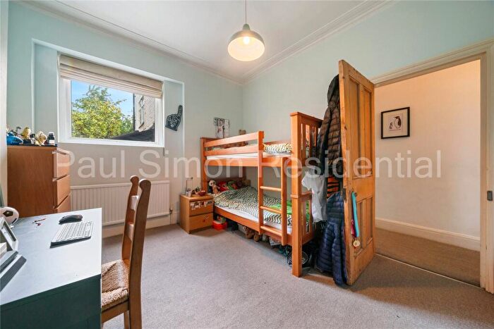 2 Bedroom Apartment For Sale In Umfreville Road, London, N4
