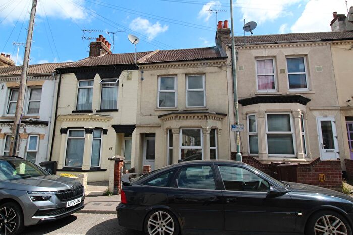 3 Bedroom Terraced House To Rent In Richmond Road, Gillingham, Kent, ME7