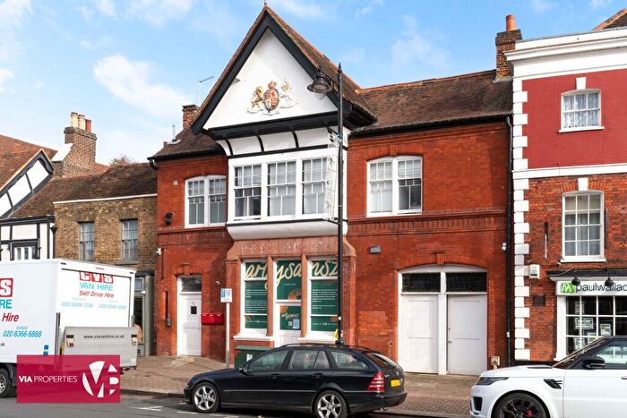 1 Bedroom Apartment To Rent In High Street, Hoddesdon, EN11