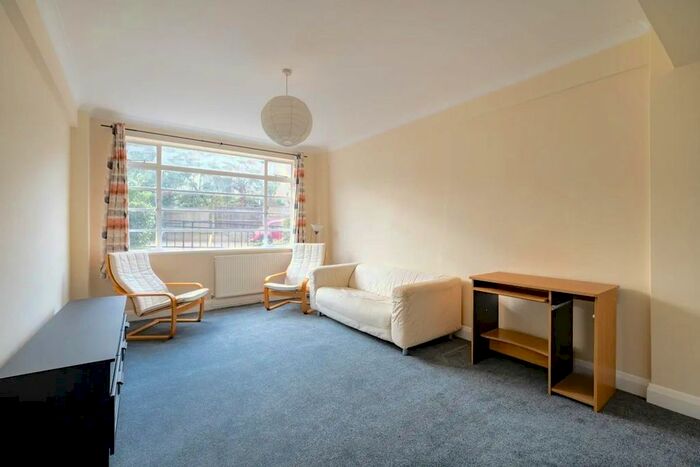 2 Bedroom Flat To Rent In Balham High Road, London, SW17