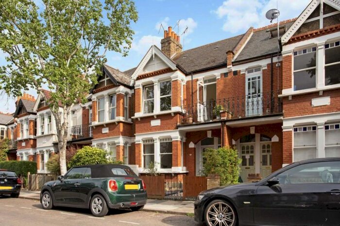 2 Bedroom Flat To Rent In Sidney Road, St Margarets, Twickenham, TW1
