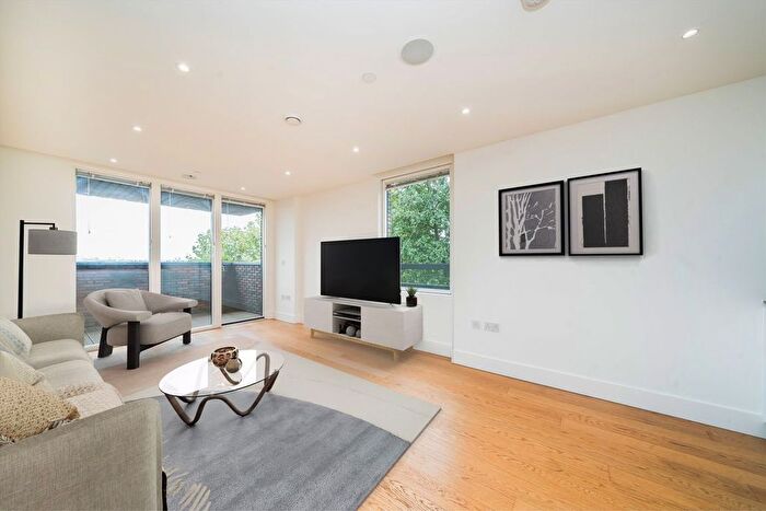 2 Bedroom Flat For Sale In Upper Richmond Road, Putney, SW15