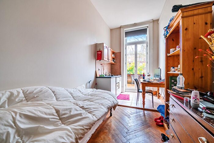 Studio To Rent In Bina Gardens, South Kensington, London, SW5