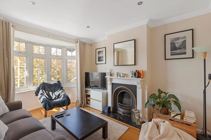2 Bedroom Flat For Sale In Edgeley Road, Clapham, SW4