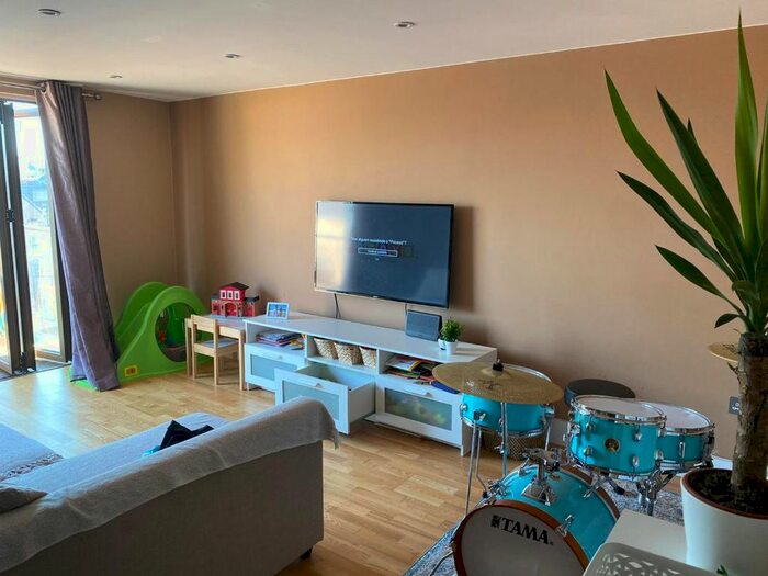 2 Bedroom Flat To Rent In London Road, Kingston, KT2