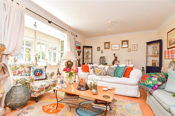 3 Bedroom Detached House For Sale In Fairfield Mews, Ashington, West Sussex, RH20