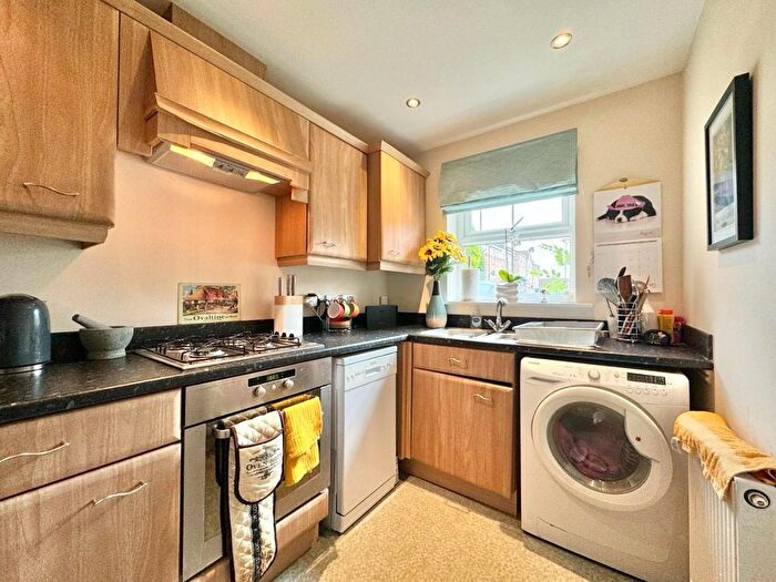 3 Bedroom Town House For Sale In Woodhead View, Jump, Barnsley, S74