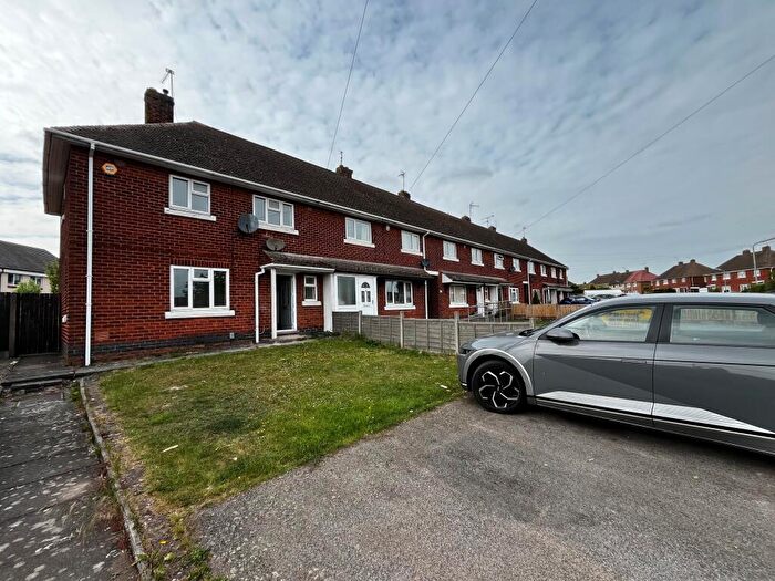 3 Bedroom House To Rent In Pine Tree Road, CV12