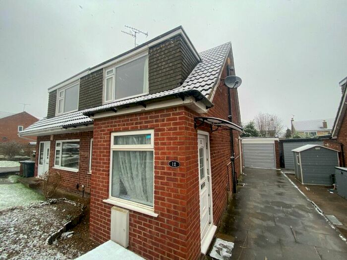 3 Bedroom House To Rent In Brookhill Drive, Leeds, LS17