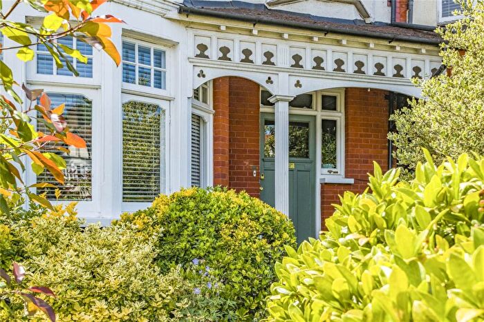2 Bedroom Flat For Sale In Fox Lane, Palmers Green, London, N13