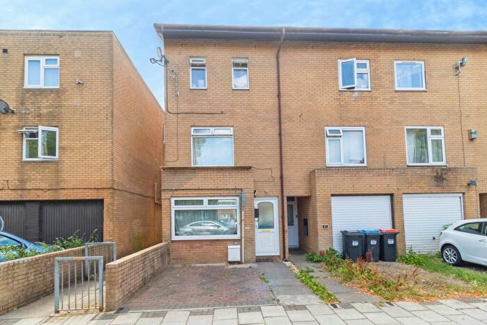 6 Bedroom End Of Terrace House For Sale In Mullion Place, Fishermead, Milton Keynes, Buckinghamshire, MK6