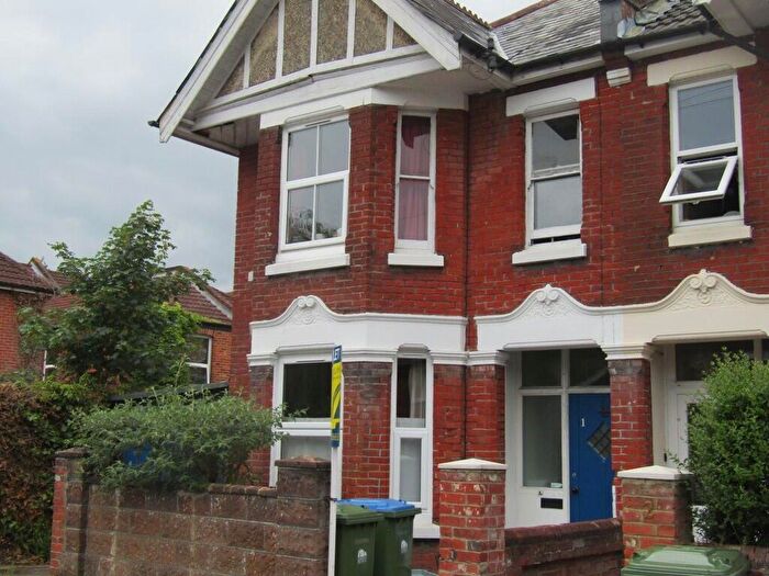 6 Bedroom Semi Detached House To Rent In Richmond Gardens, Southampton, SO17