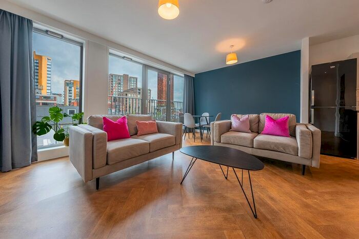 2 Bedroom Flat To Rent In Broadside, Oldham Road, M4