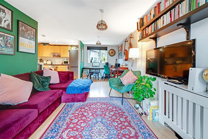 1 Bedroom Flat For Sale In Temeraire Place, Brentford, TW8