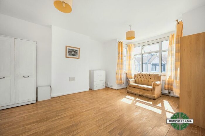 2 Bedroom Maisonette To Rent In Folkestone Road, London, E17