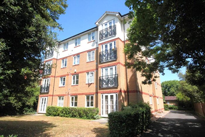 2 Bedroom Flat To Rent In Chichester House, Galsworthy Road, Kingston Upon Thames, KT2