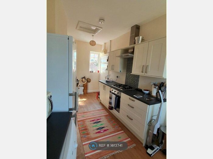 2 Bedroom Flat To Rent In High Road, Worksop, Notts, S81