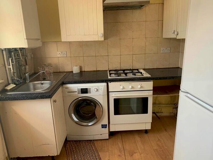 1 Bedroom Flat To Rent In East Road, Chadwell Heath, Romford, RM6