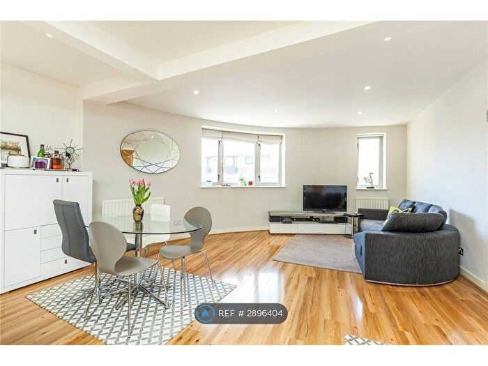 2 Bedroom Flat To Rent In Devonshire House, London, E14