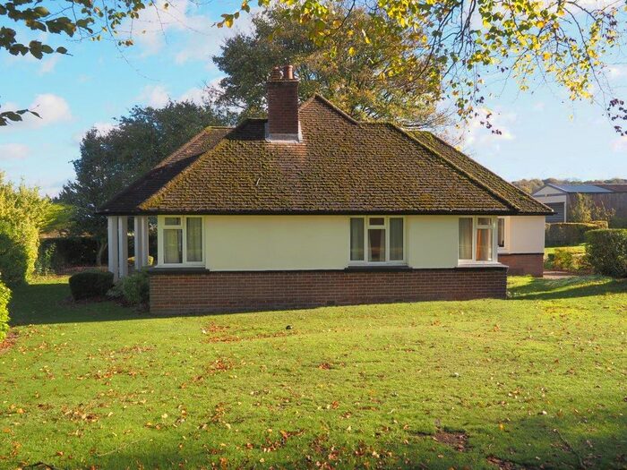 4 Bedroom Detached House For Sale In Stockbridge Road,