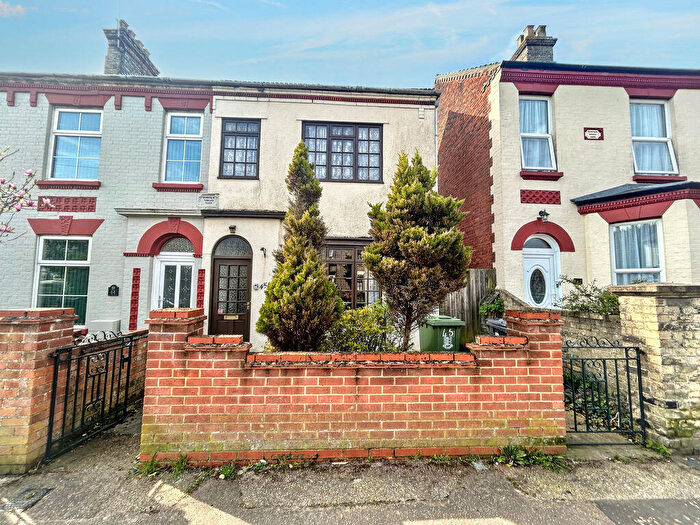 3 Bedroom Semi Detached House For Sale In Stradbroke Road, Great Yarmouth, NR31
