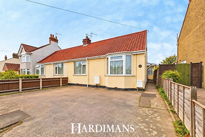 3 Bedroom Semi-Detached Bungalow For Sale In Kirkley Run, Lowestoft, NR33