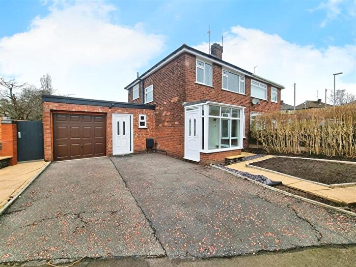 3 Bedroom Semi-Detached House To Rent In Hillside Drive, Middleton, M24