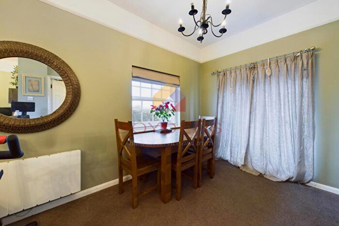 2 Bedroom Apartment For Sale In West Bergholt, Colchester, CO6