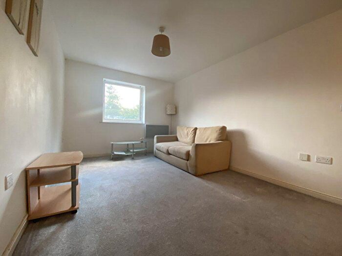 2 Bedroom Flat To Rent In Bronte Close, SL1