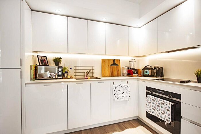 1 Bedroom Flat For Sale In Lismore Boulevard, Colindale, London, NW9