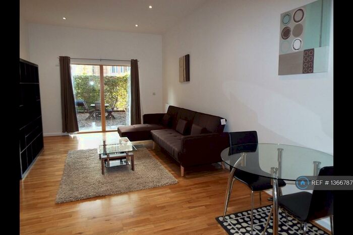 2 Bedroom Flat To Rent In Dalston Lane, London, E8